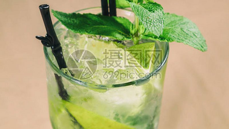 在选购办公室零食时，应注意以下几点：